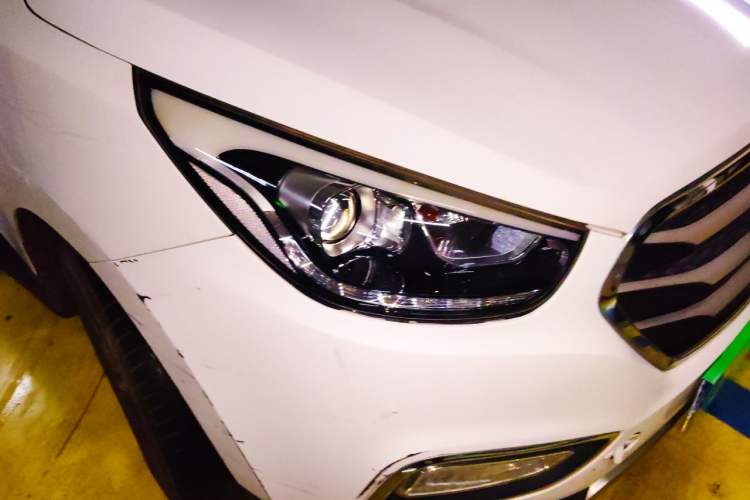 Used Hyundai ix35 2015 2.0L Automatic 2WD Smart Version China V Standard Right Front Headlight