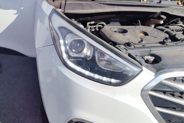 Used Hyundai ix35 2015 2.0L Automatic 2WD Smart Version China V Standard Right Front Headlight