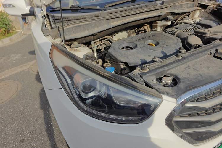 Used Hyundai ix35 2015 2.0L Automatic 2WD Smart Type China IV Right Front Headlight