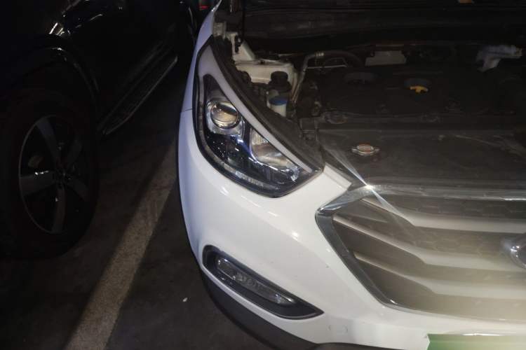 Used Hyundai ix35 2015 2.0L Automatic 2WD Smart Type China IV Right Front Headlight