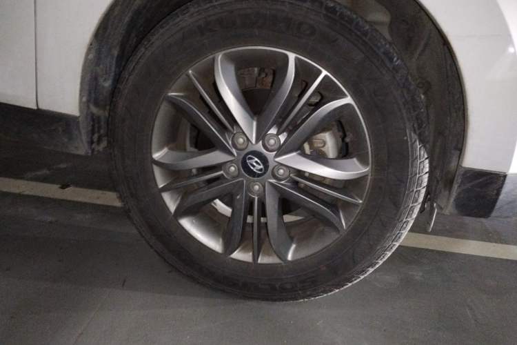Used Hyundai ix35 2015 2.0L Automatic 2WD Smart Version China V Standard Right Front Wheel Hub