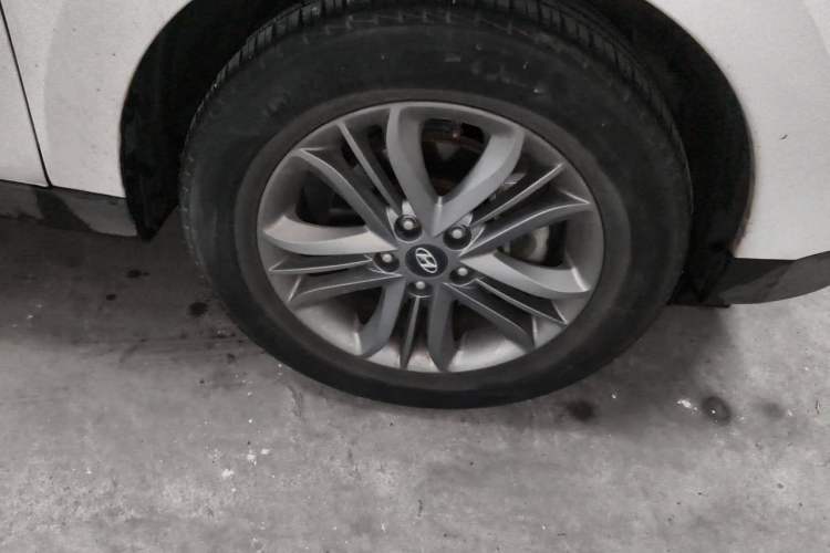 Used Hyundai ix35 2015 2.0L Automatic 2WD Smart Type China IV Right Front Wheel Hub