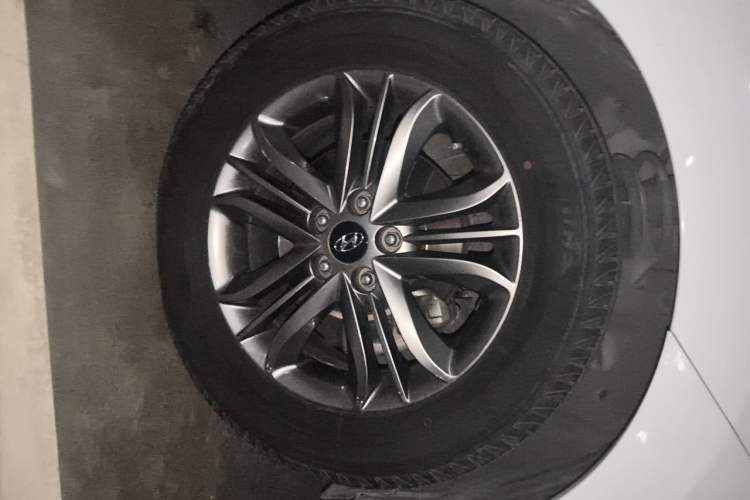 Used Hyundai ix35 2015 2.0L Automatic 2WD Smart Type China IV Right Front Wheel Hub