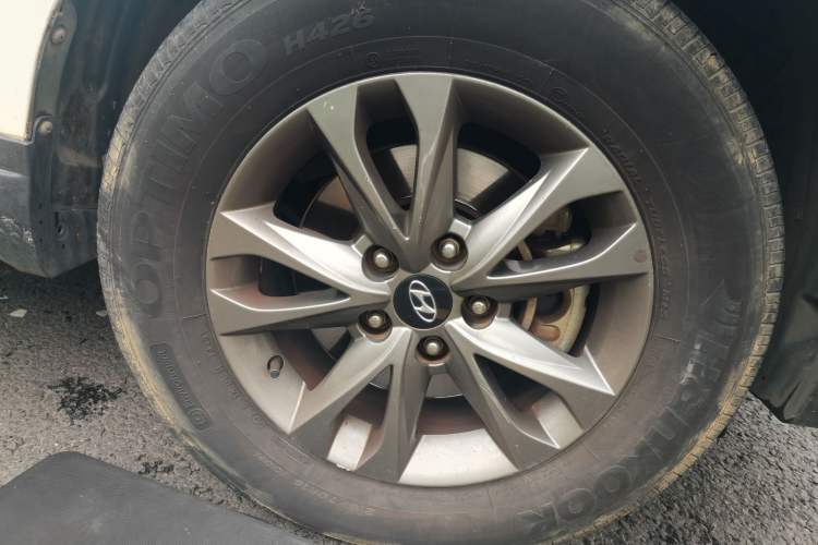 Used Hyundai ix35 2015 2.0L Automatic 2WD Comfort Edition China IV Standard Right Front Wheel Hub