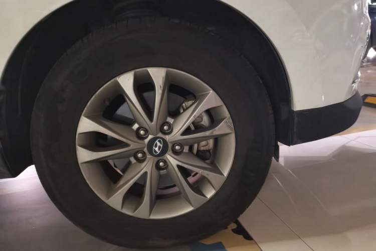 Used Hyundai ix35 2015 2.0L Automatic 2WD Comfort Edition China IV Standard Right Front Wheel Hub