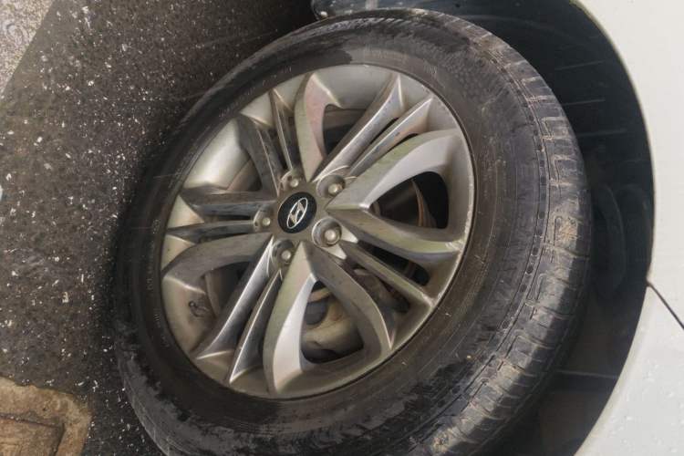 Used Hyundai ix35 2015 2.0L Automatic 2WD Smart Type China IV Right Front Wheel Hub