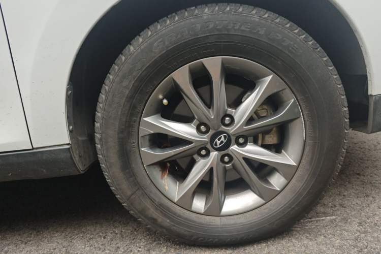 Used Hyundai ix35 2015 2.0L Automatic 2WD Comfort Edition China IV Standard Right Front Wheel Hub