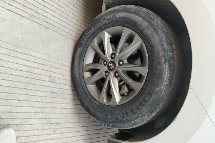 Used Hyundai ix35 2015 2.0L Automatic 2WD Comfort Edition China IV Standard Right Front Wheel Hub