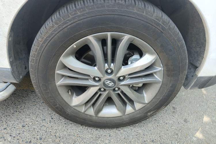 Used Hyundai ix35 2015 2.0L Automatic 2WD Smart Type China IV Right Front Wheel Hub