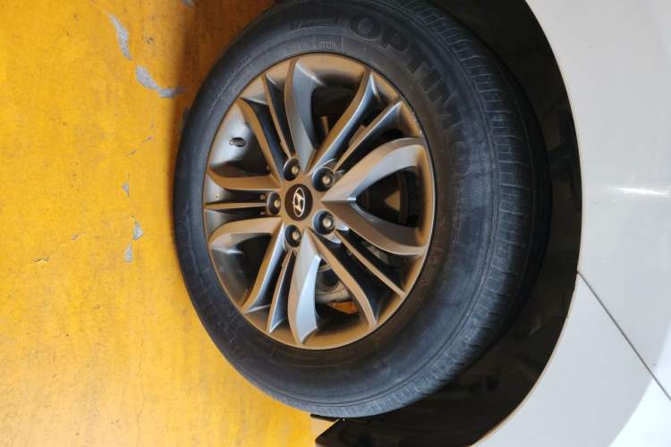 Used Hyundai ix35 2015 2.0L Automatic 2WD Smart Type China IV Right Front Wheel Hub