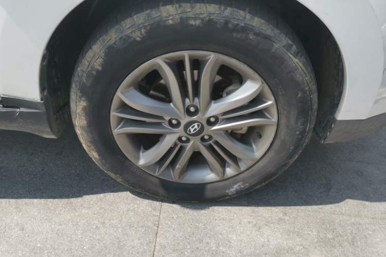 Used Hyundai ix35 2015 2.0L Automatic 2WD Smart Type China IV Right Front Wheel Hub