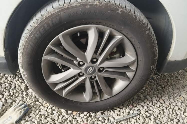 Used Hyundai ix35 2015 2.0L Automatic 2WD Smart Type China IV Right Front Wheel Hub