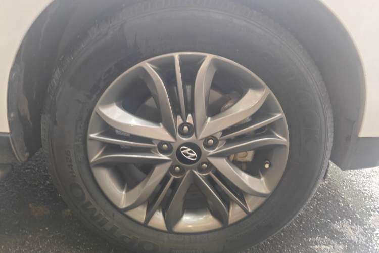 Used Hyundai ix35 2015 2.0L Automatic 2WD Smart Type China IV Right Front Wheel Hub