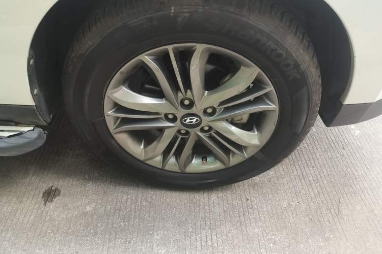 Used Hyundai ix35 2015 2.0L Automatic 2WD Smart Type China IV Right Front Wheel Hub