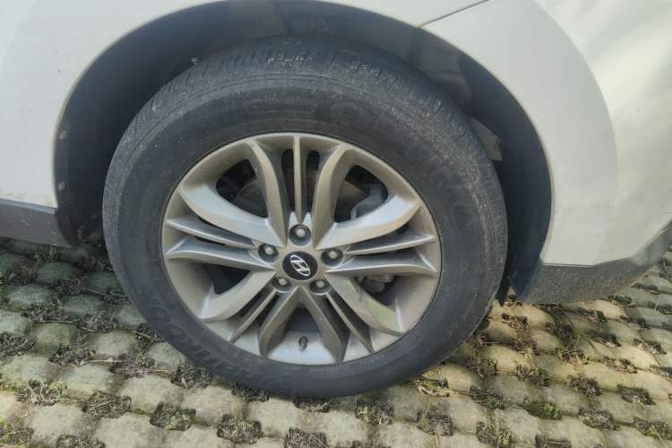 Used Hyundai ix35 2015 2.0L Automatic 2WD Smart Type China IV Right Front Wheel Hub
