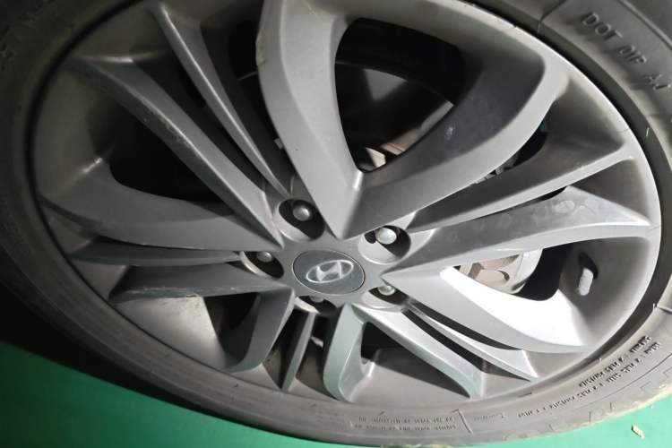 Used Hyundai ix35 2015 2.0L Automatic 2WD Smart Type China IV Right Front Wheel Hub