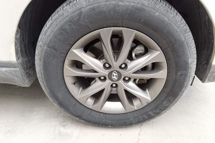 Used Hyundai ix35 2015 2.0L Automatic 2WD Comfort Edition China IV Standard Right Front Wheel Hub