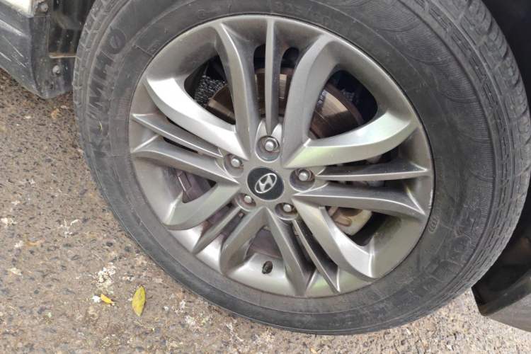 Used Hyundai ix35 2015 2.0L Automatic 2WD Smart Type China IV Right Front Wheel Hub