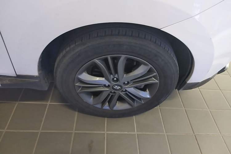 Used Hyundai ix35 2015 2.0L Automatic 2WD Smart Type China IV Right Front Wheel Hub