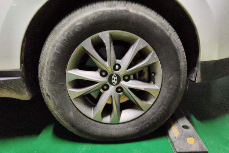 Used Hyundai ix35 2015 2.0L Automatic 2WD Comfort Edition China IV Standard Right Front Wheel Hub