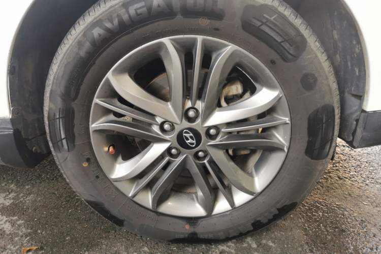 Used Hyundai ix35 2015 2.0L Automatic 2WD Smart Version China V Standard Right Front Wheel Hub