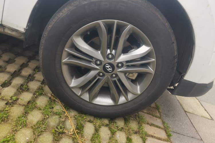 Used Hyundai ix35 2015 2.0L Automatic 2WD Smart Version China V Standard Right Front Wheel Hub