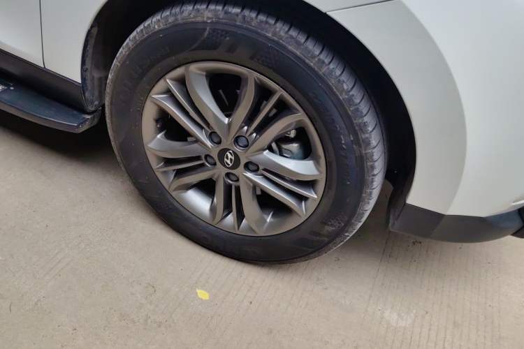Used Hyundai ix35 2015 2.0L Automatic 2WD Smart Type China IV Right Front Wheel Hub