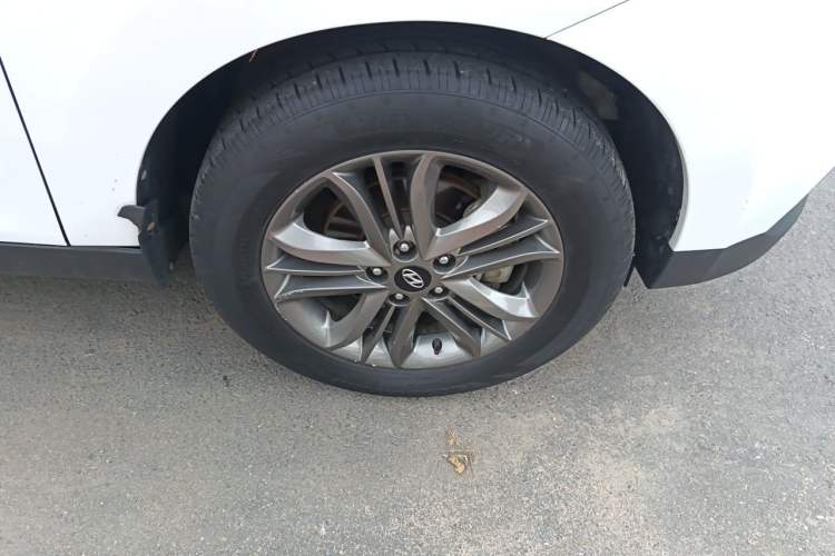 Used Hyundai ix35 2015 2.0L Automatic 2WD Smart Type China IV Right Front Wheel Hub