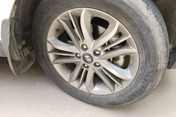 Used Hyundai ix35 2015 2.0L Automatic 2WD Smart Type China IV Right Front Wheel Hub