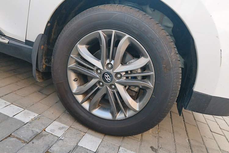 Used Hyundai ix35 2015 2.0L Automatic 2WD Smart Type China IV Right Front Wheel Hub