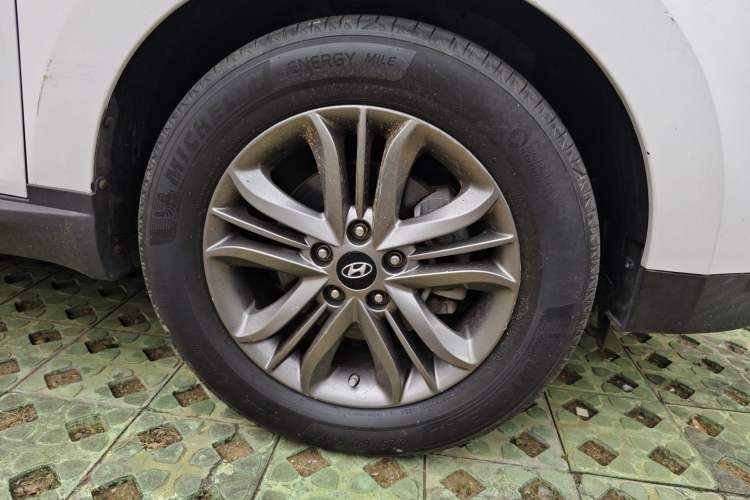 Used Hyundai ix35 2015 2.0L Automatic 2WD Smart Type China IV Right Front Wheel Hub