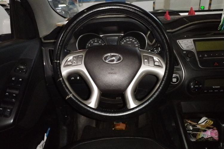 Used Hyundai ix35 2015 2.0L Automatic 2WD Smart Version China V Standard Steering Wheel