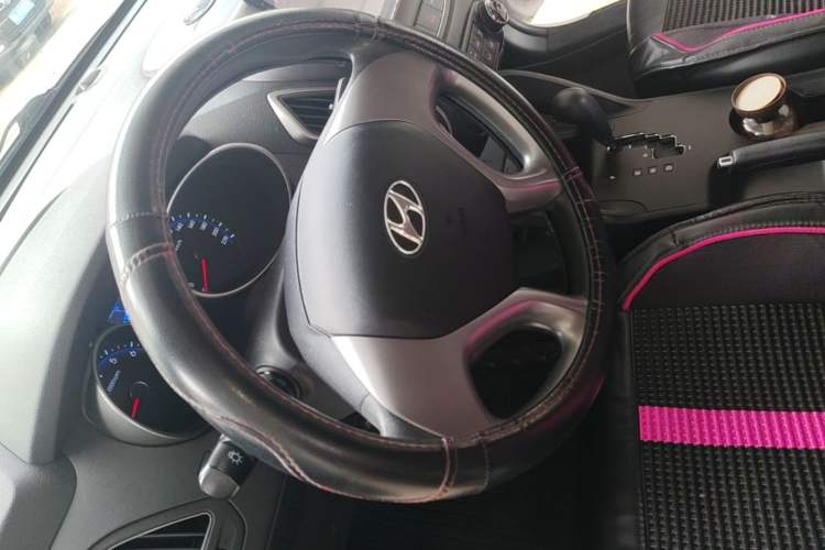 Used Hyundai ix35 2015 2.0L Automatic 2WD Comfort Edition China IV Standard Steering Wheel