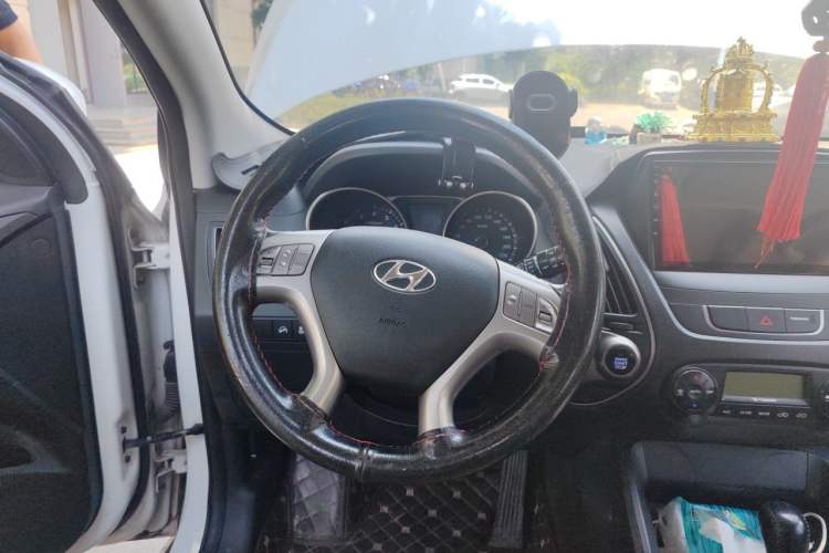 Used Hyundai ix35 2015 2.0L Automatic 2WD Smart Type China IV Steering Wheel