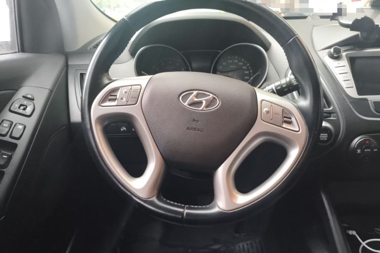Used Hyundai ix35 2015 2.0L Automatic 2WD Smart Version China V Standard Steering Wheel