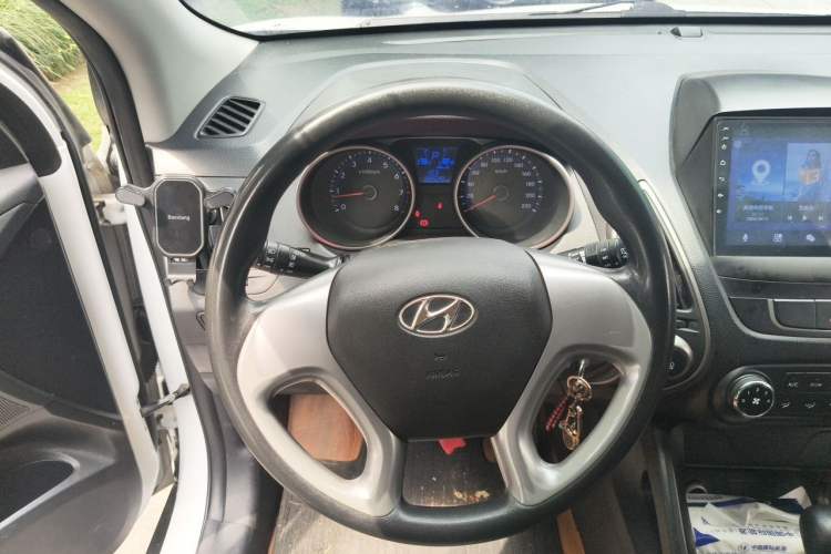Used Hyundai ix35 2015 2.0L Automatic 2WD Comfort Edition China V Standard Steering Wheel