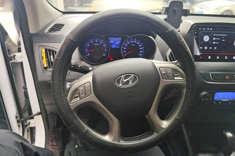 Used Hyundai ix35 2015 2.0L Automatic 2WD Smart Version China V Standard Steering Wheel