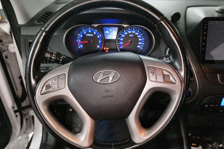 Used Hyundai ix35 2015 2.0L Automatic 2WD Smart Type China IV Steering Wheel