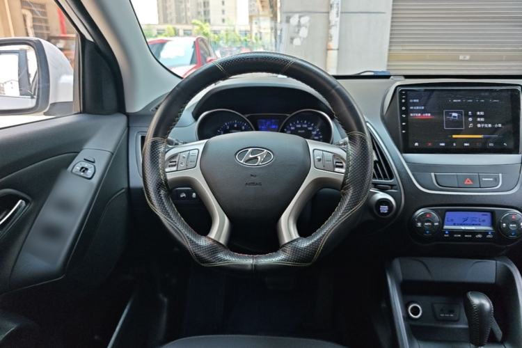 Used Hyundai ix35 2015 2.0L Automatic 2WD Smart Type China IV Steering Wheel