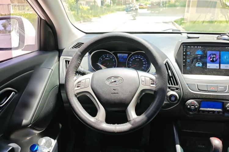 Used Hyundai ix35 2015 2.0L Automatic 2WD Smart Version China V Standard Steering Wheel
