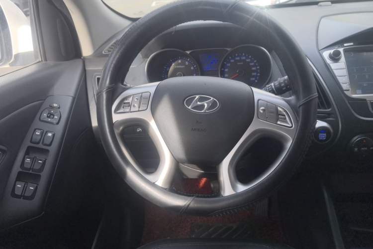 Used Hyundai ix35 2015 2.0L Automatic 2WD Smart Version China V Standard Steering Wheel