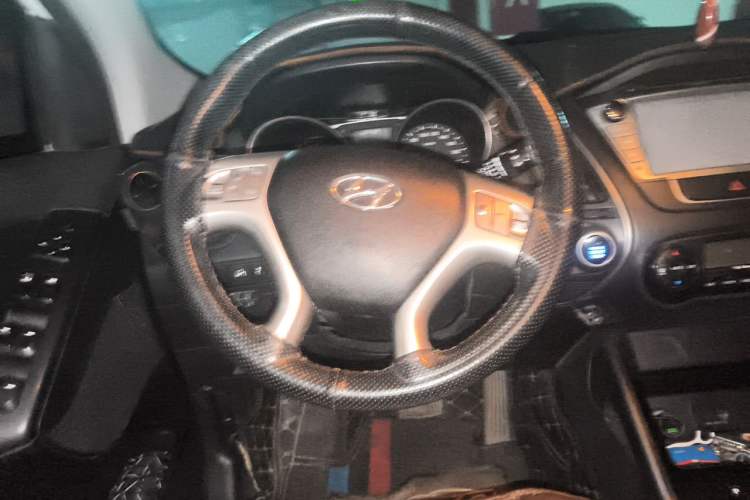 Used Hyundai ix35 2015 2.0L Automatic 2WD Smart Type China IV Steering Wheel