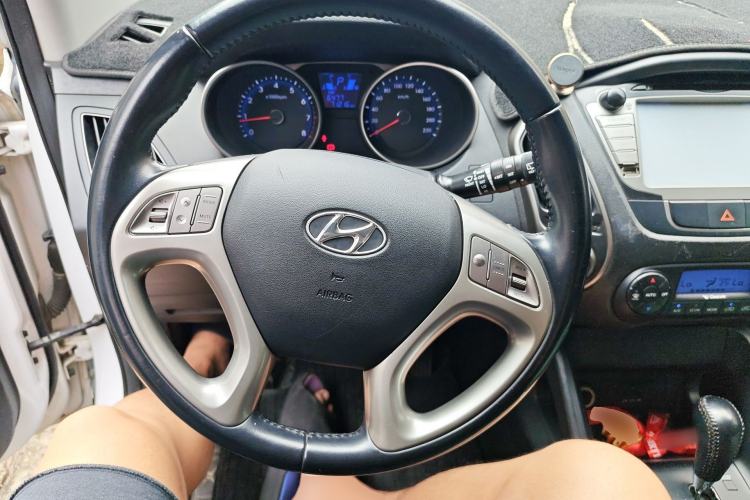 Used Hyundai ix35 2015 2.0L Automatic 2WD Smart Version China V Standard Steering Wheel