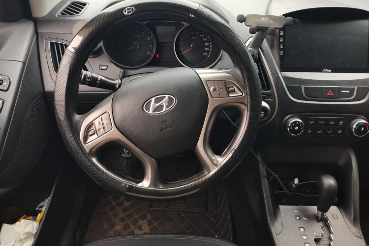 Used Hyundai ix35 2015 2.0L Automatic 2WD Comfort Edition China IV Standard Steering Wheel