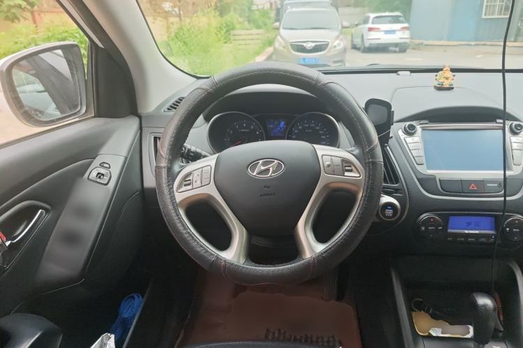 Used Hyundai ix35 2015 2.0L Automatic 2WD Smart Version China V Standard Steering Wheel