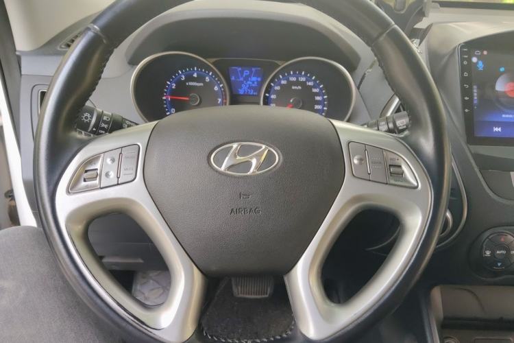 Used Hyundai ix35 2015 2.0L Automatic 2WD Smart Version China V Standard Steering Wheel