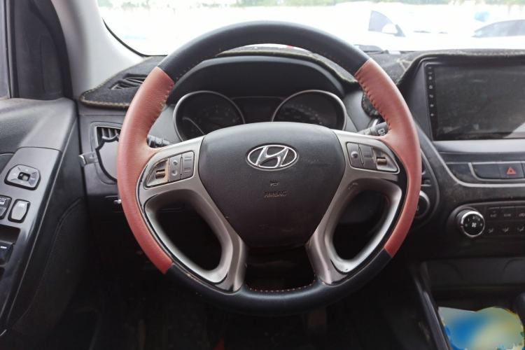 Used Hyundai ix35 2015 2.0L Automatic 2WD Comfort Edition China V Standard Steering Wheel
