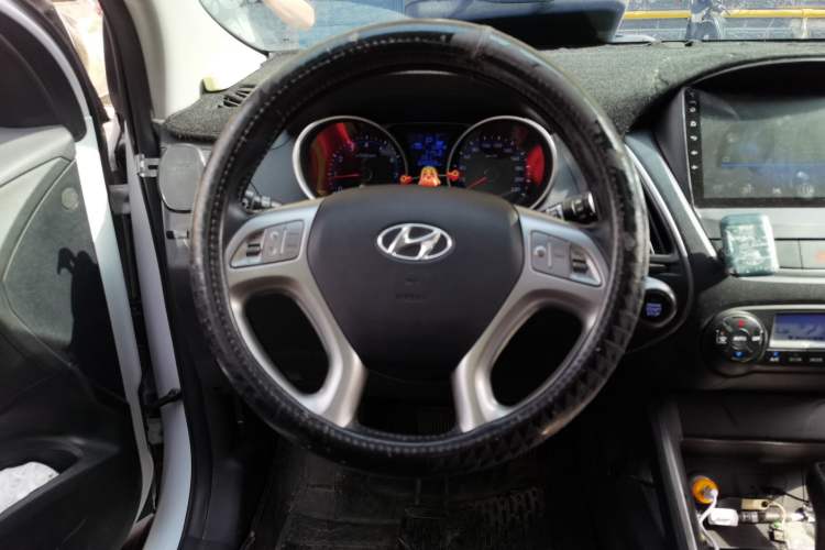 Used Hyundai ix35 2015 2.0L Automatic 2WD Smart Type China IV Steering Wheel