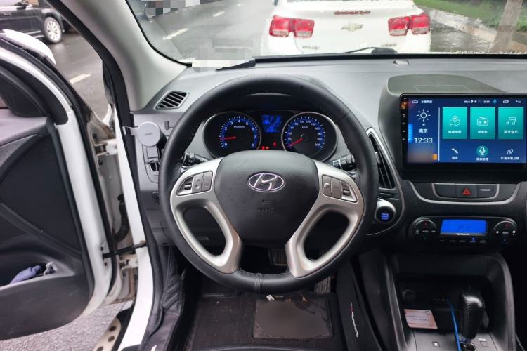 Used Hyundai ix35 2015 2.0L Automatic 2WD Smart Version China V Standard Steering Wheel