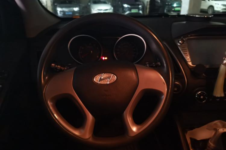 Used Hyundai ix35 2015 2.0L Automatic 2WD Comfort Edition China IV Standard Steering Wheel